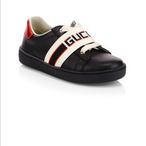 Gucci ace logo strap leather sneakers for sale!